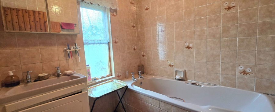 5 Bedroom Property for Sale in Riviersonderend Western Cape